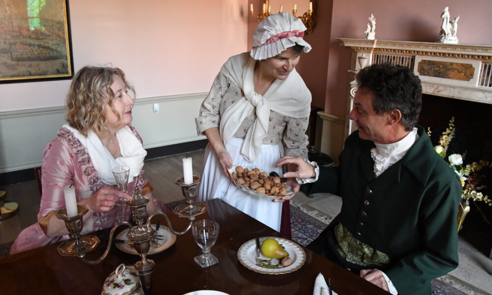 Pickford's House serving food