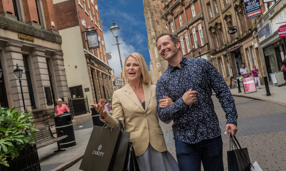 Couple shopping Cathedral Quarter